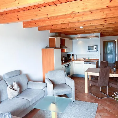 Grosszuegige Mit Zwei Baedern, Terrasse Und Balkon