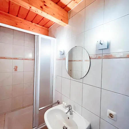 Grosszuegige Mit Zwei Baedern, Terrasse Und Balkon