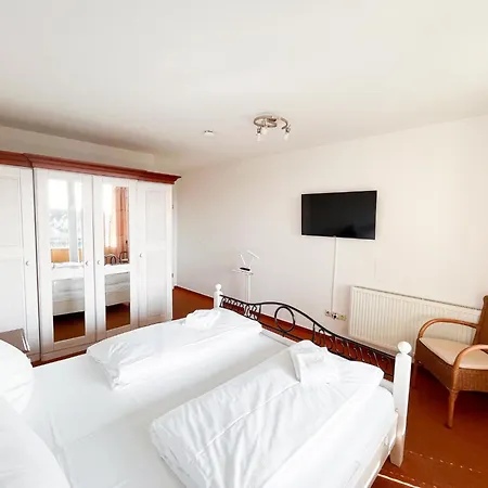 Grosszuegige Mit Zwei Baedern, Terrasse Und Balkon * Rerik